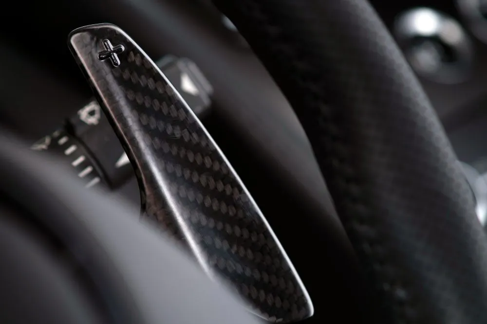 V12 Vantage S is only available with the new 6-speed sequential geabox, but does come with carbon fiber shift paddles