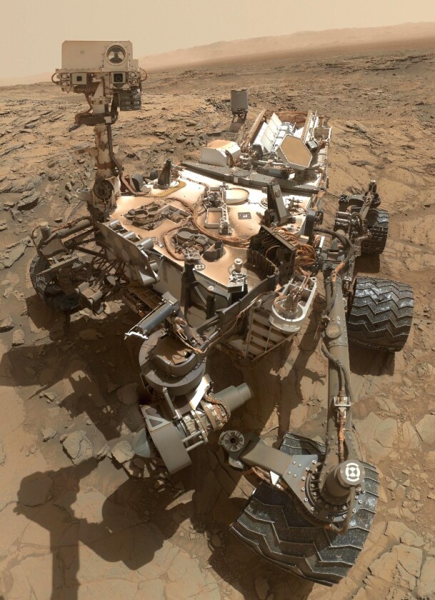 Self-portrait of a dusty Curiosity