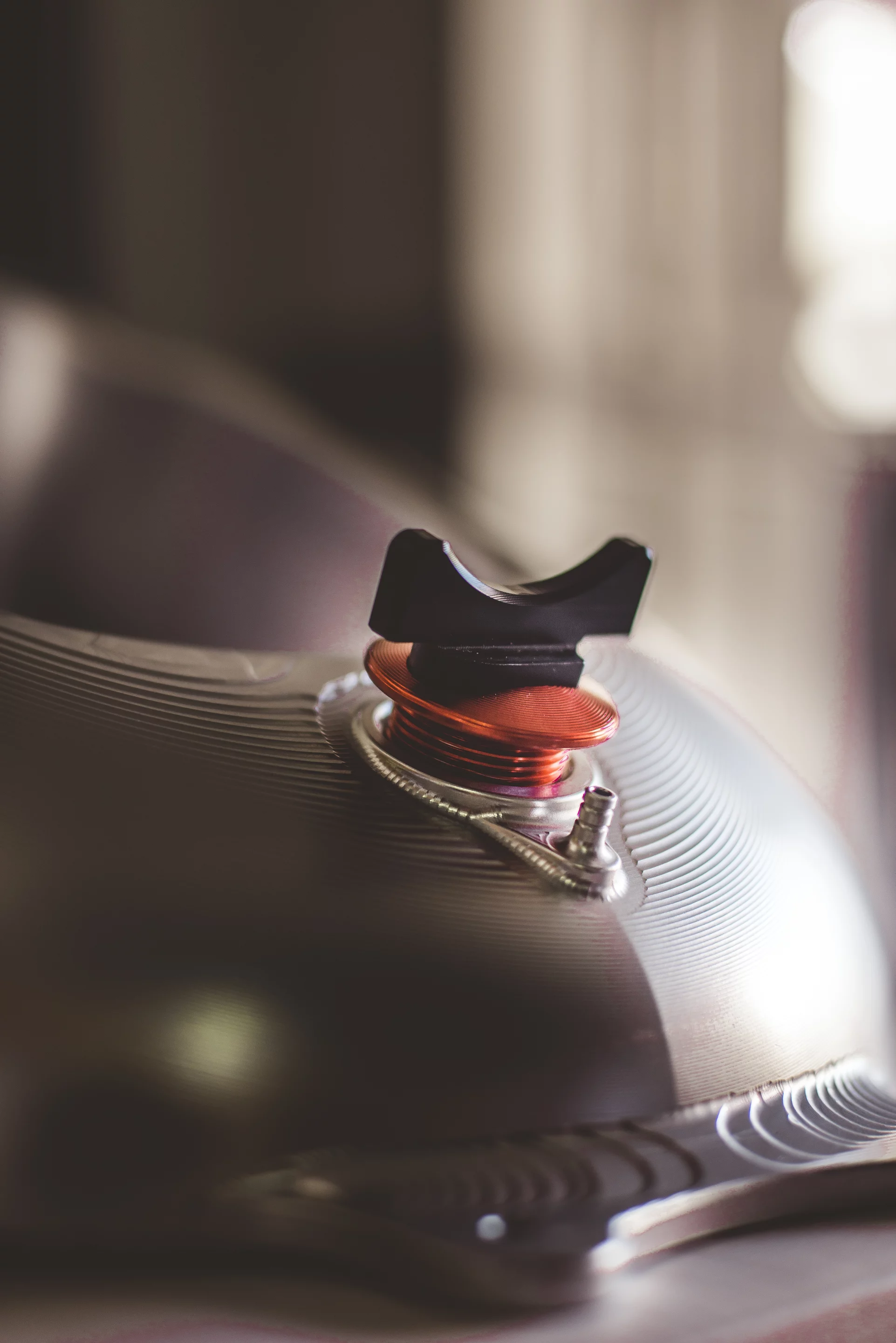 The custom fuel cap of the DNA Filters DCR-017 opens with the help of a D-key that also doubles as the bike's ignition key using NFC tech