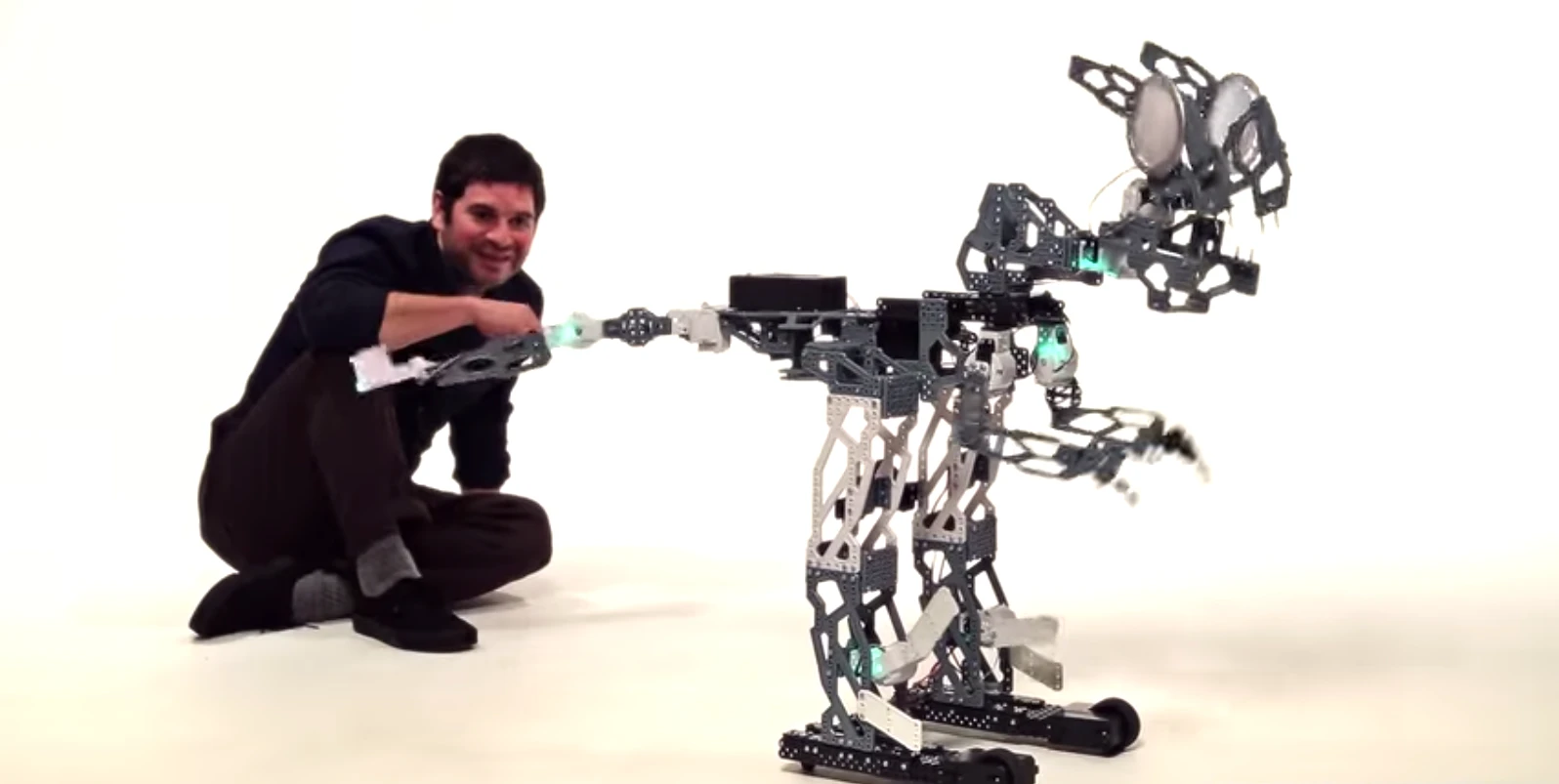 The Meccano Meccanoid G15 KS can be reconfigured