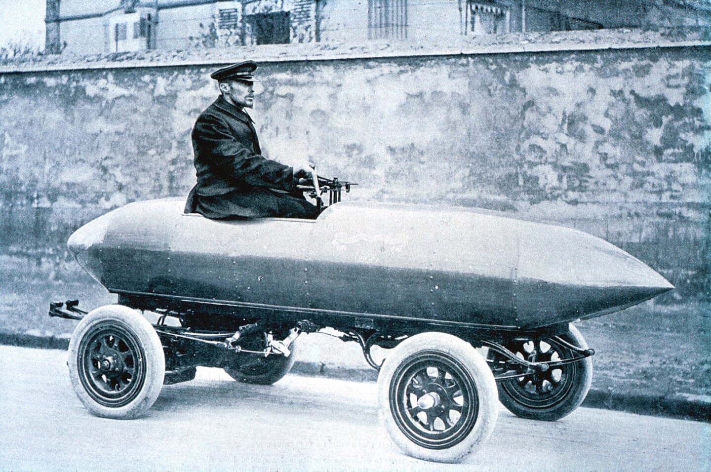 Jenatzy created the first "purpose built" car for a land speed record which he named the "Jamais Contente." The torpedo-shaped electric vehicle made extensive use of "partinium", a strong, lightweight and expensive alloy made of aluminum, copper, zinc, silicon and iron which had not been previously used in a car. The car ran 65.79 mph (105.26 km/h) for the final chapter in the duel.