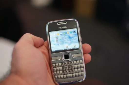 Nokia E72