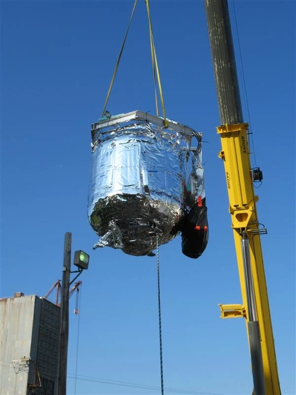 Cryo tank being installed for testing