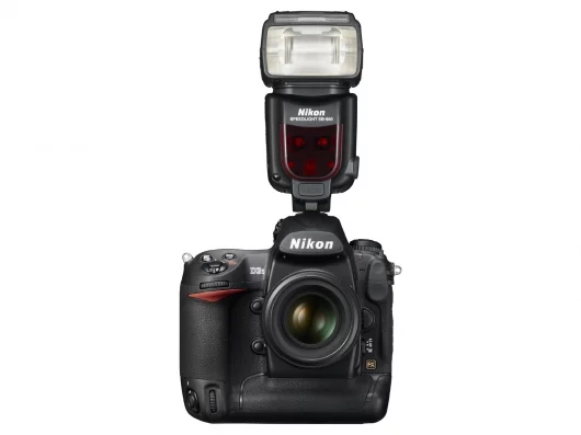 D3S with lens and flash