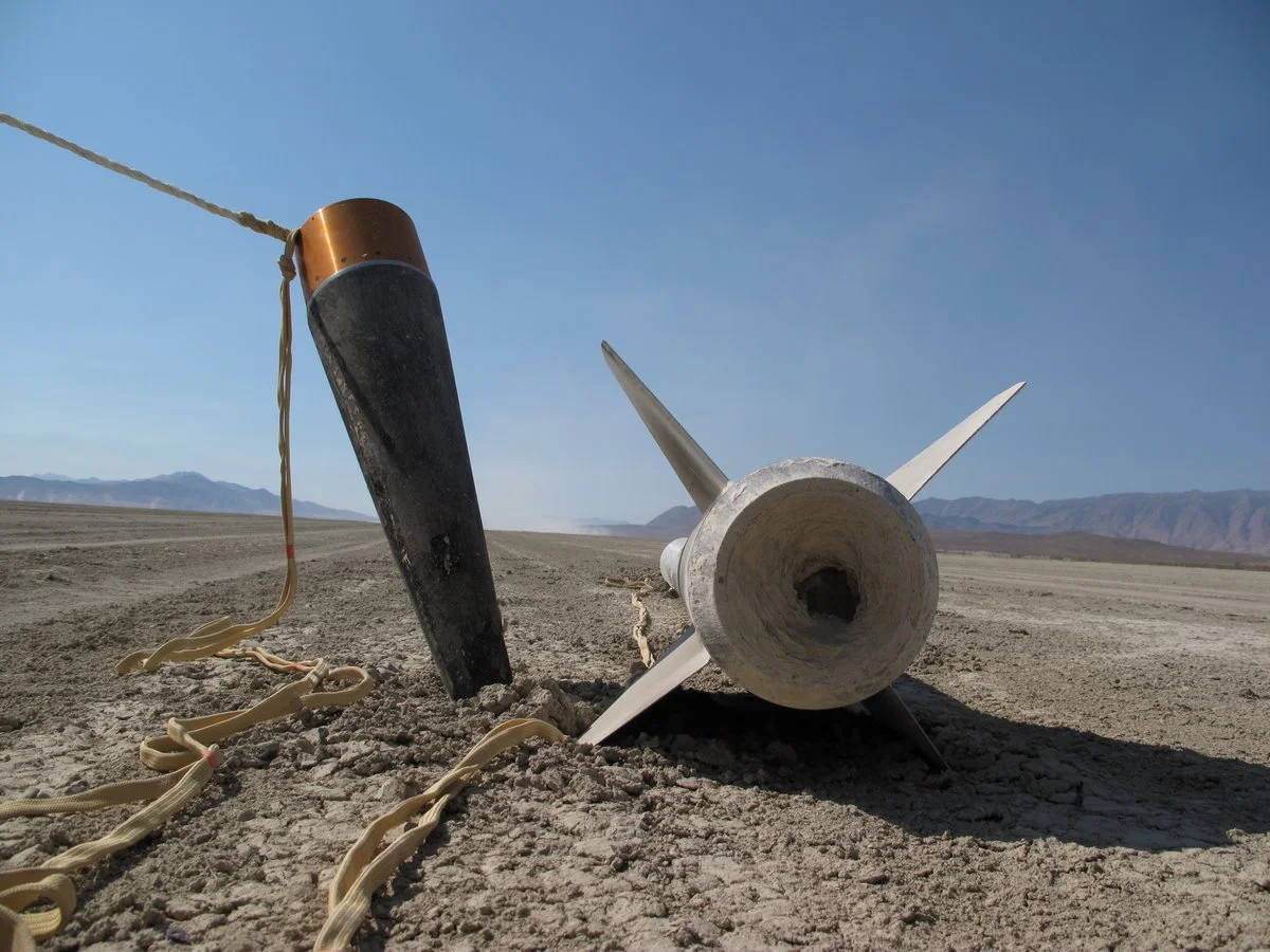 Featuring welded aluminum shell, Derek Deville's Qu8k rocket measures 8 inch (20cm) in diameter and it's 167.5 inch (425cm) long (Photo: Gregory L. Mayback/ddeville.com)