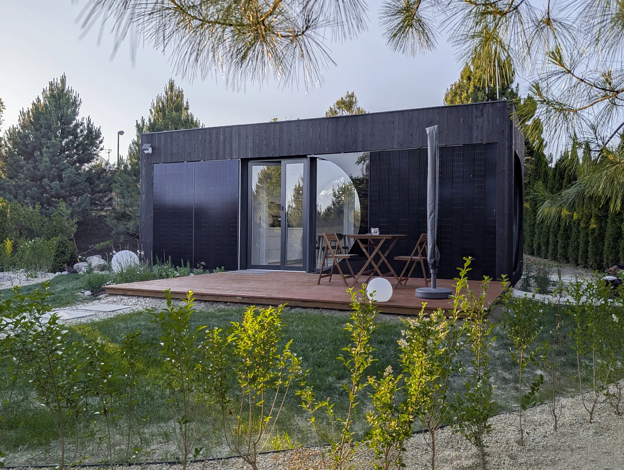 The Ecocapsule Box's front and roof are finished with solar panels, allowing it to operate off-the-grid