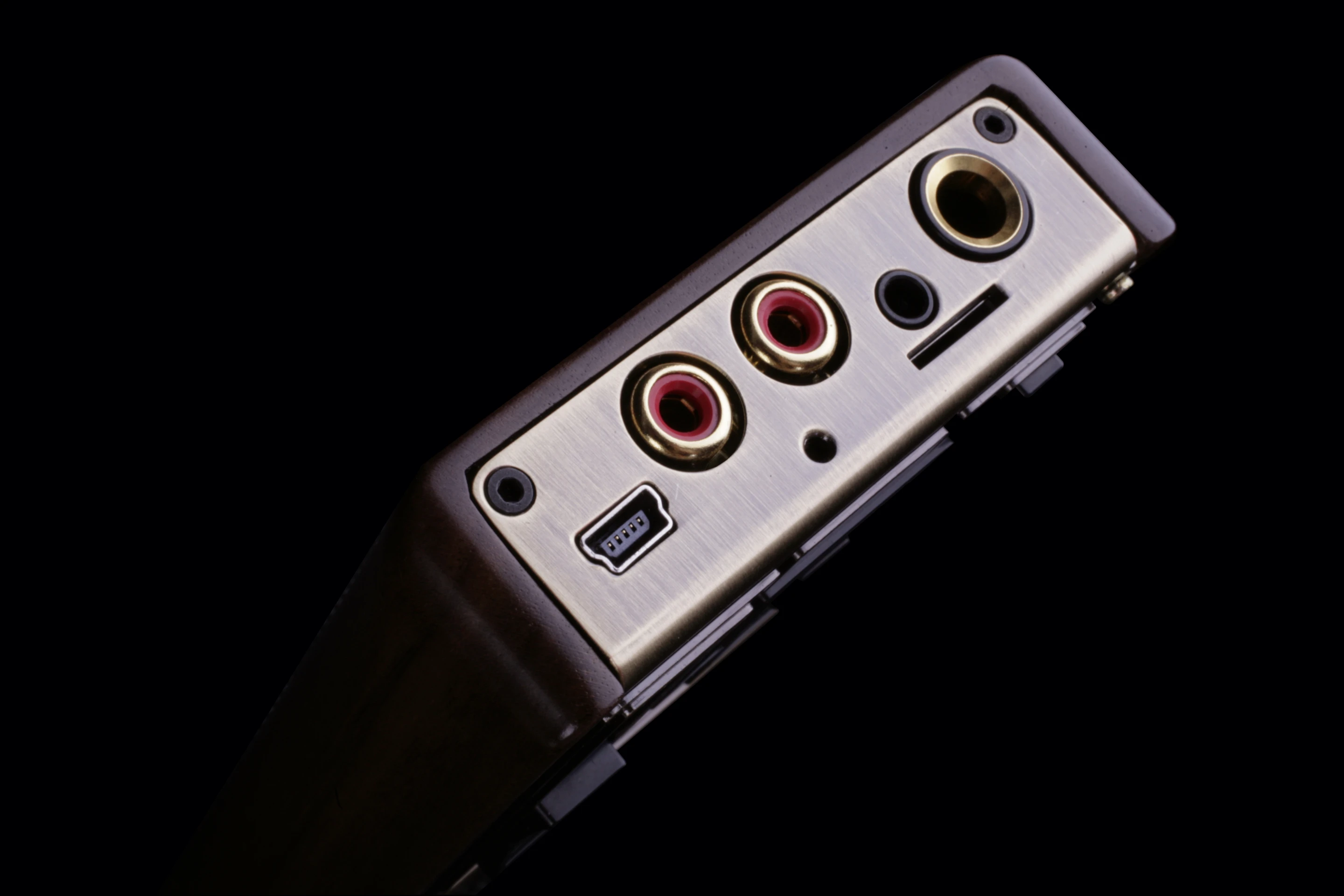 The ins and outs take the shape of 3U Gilt RCA connections for SPDIF connections, a 3U Gilt 6.3mm audio jack, a 3.5mm jack, a USB port and a mini-CD card slot