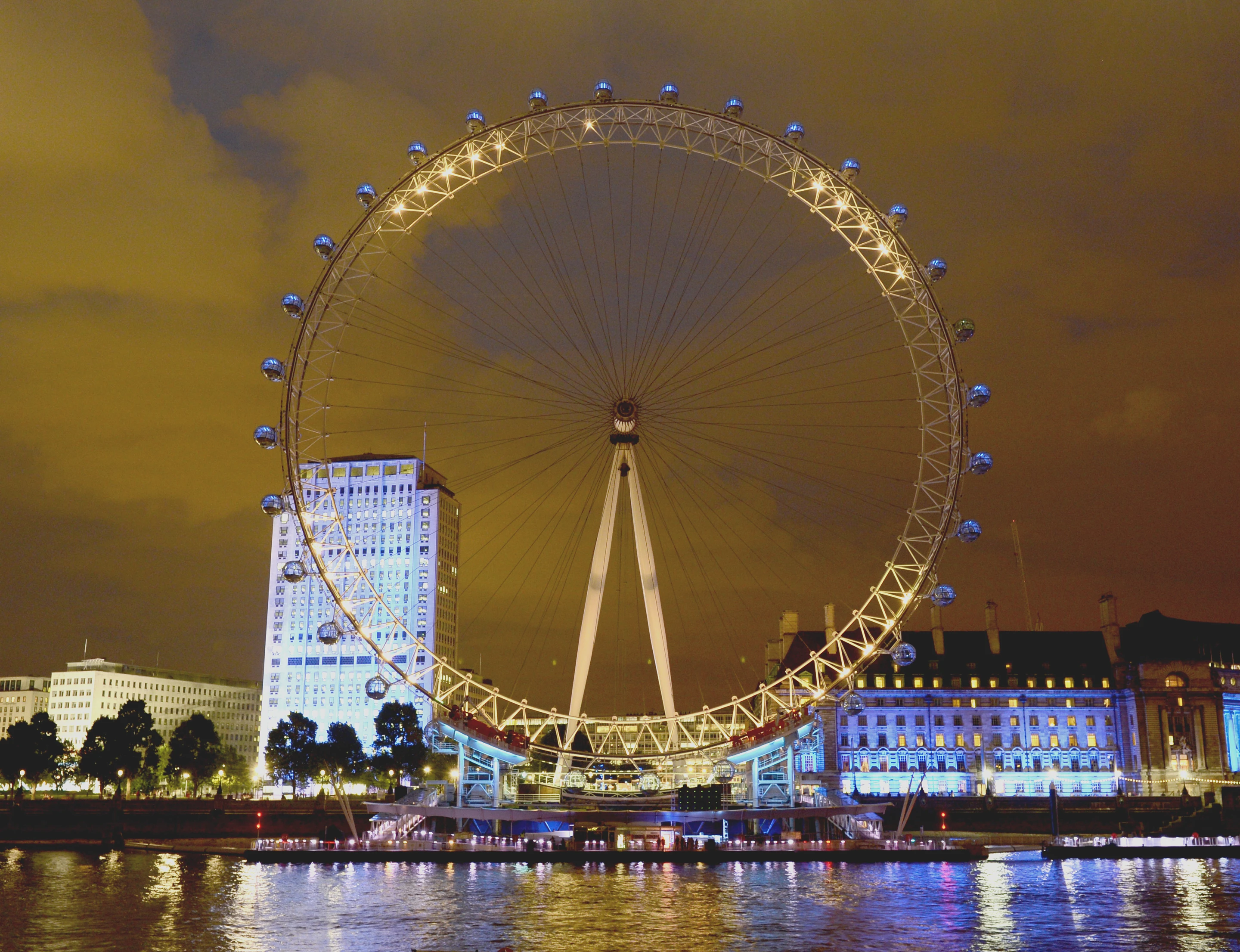 The London Eye has been transformed into a social media driven light show for the Olympics called Energy of the Nation