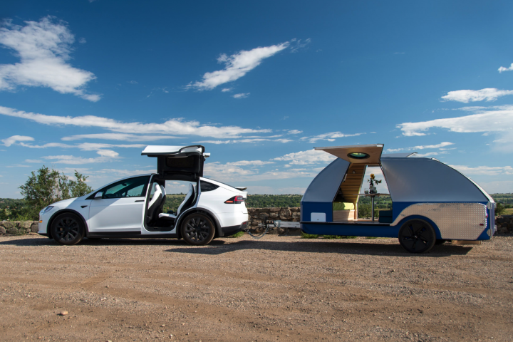 To help alleviate range-slashing towing issues, the Colorado Teardrops Boulder trailer packs enough battery power to fully or significantly charge some Tesla models (or whatever EV you choose to tow it with)