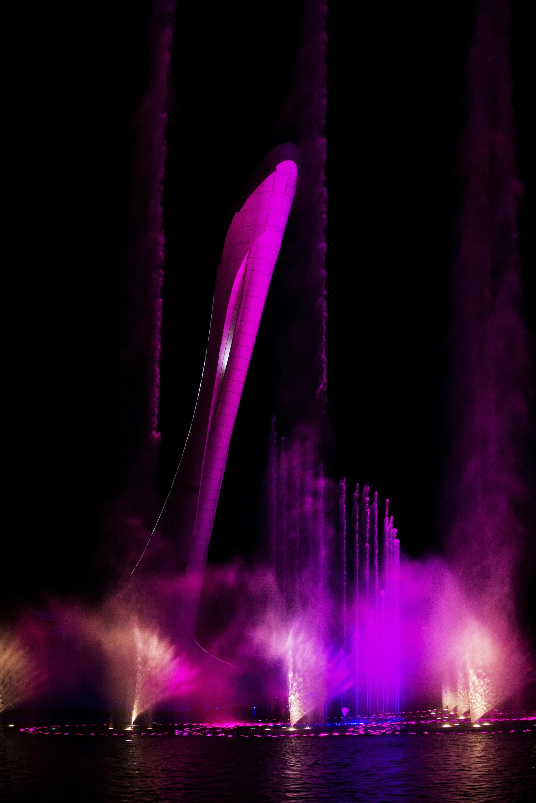 "Ultra-vivid" colors produced using stage-lighting submerged in the base of the fountain (Photo: WET)
