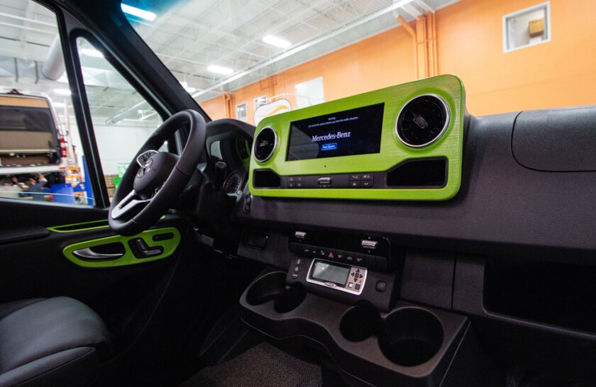 Mercedes' MBUX infotainment system gets dialed brighter than ever