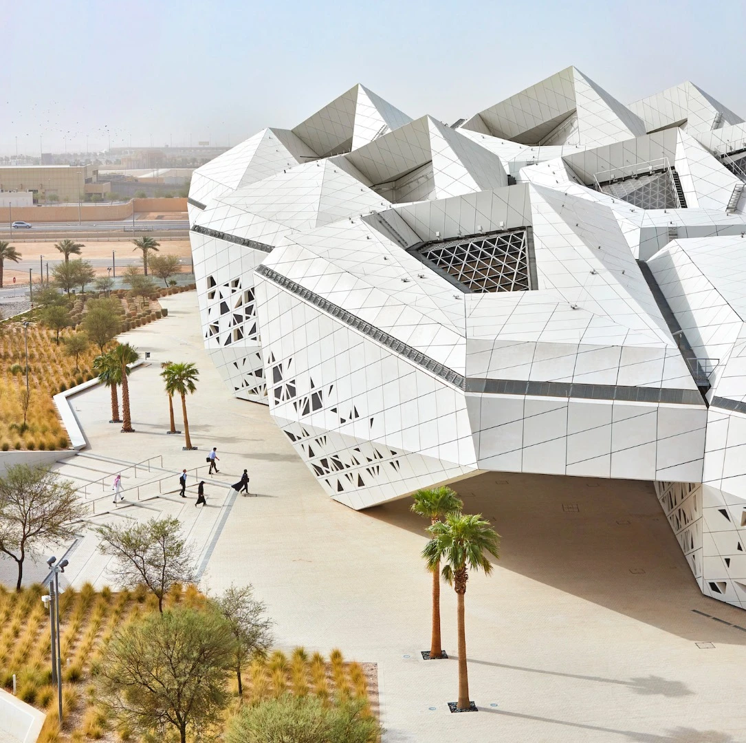 The prevailing wind is channelled by "wind catchers" integrated into the roof on the southern sides of KAPSARC's courtyard areas