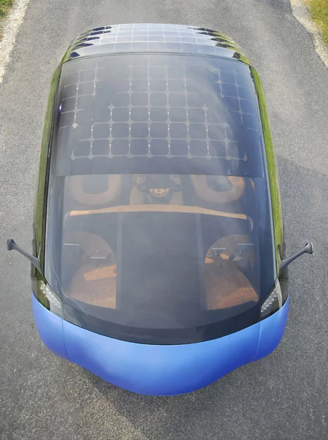 Photovoltaic cells in the roof provide power for electric propulsion