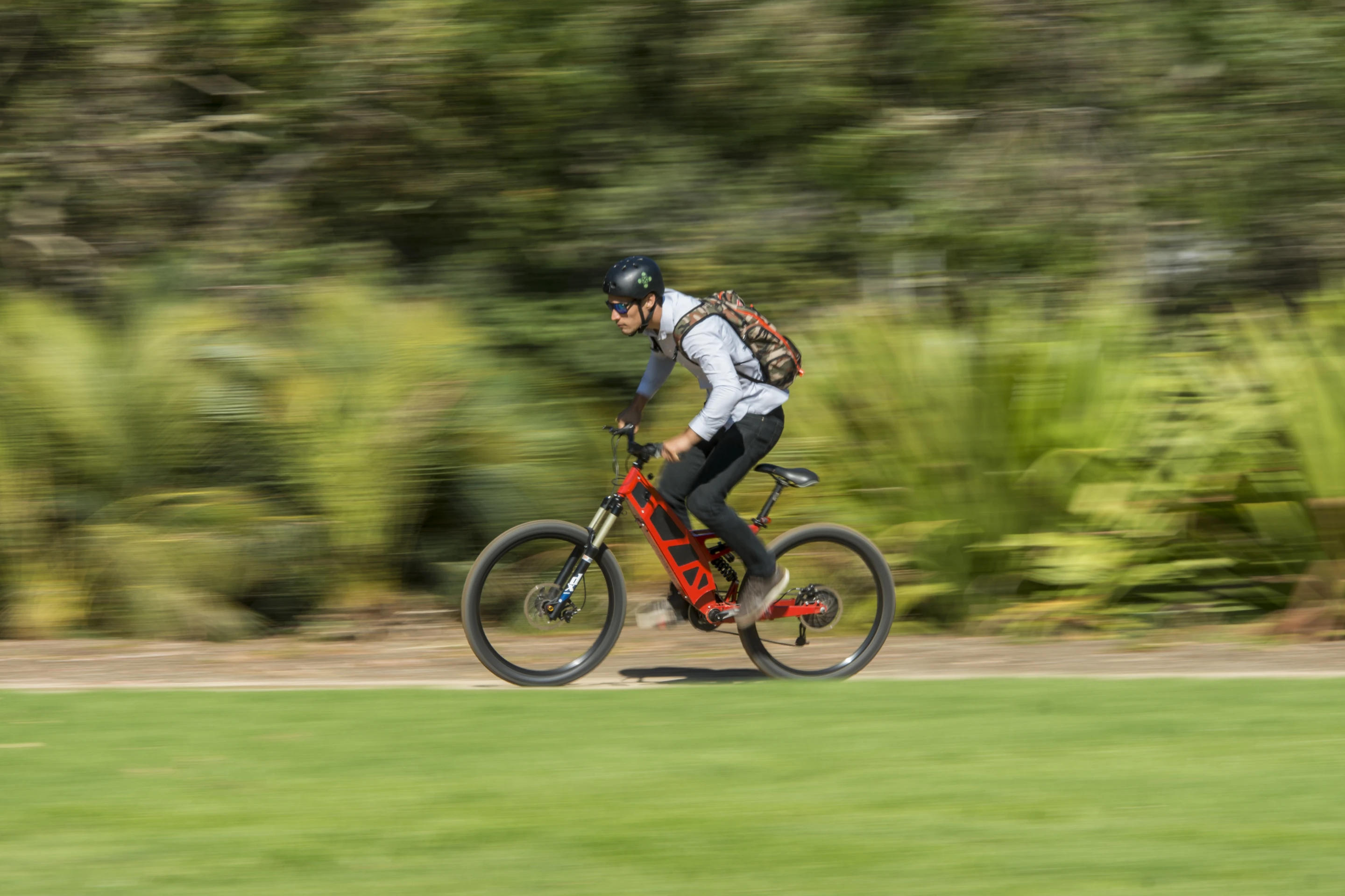 The P-7 has a 250 W hub motor in the rear wheel