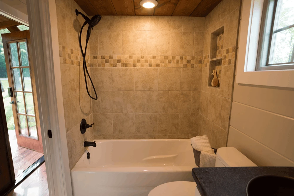 The Retreat's bathroom