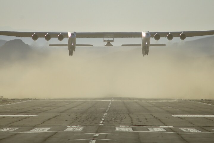 Stratolaunch's Roc aircraft takes off from Mojave Air and Space Port on October 28, 2022 during its first captive carry flight with the Talon-A separation test vehicle, TA-0. This was the eighth flight of the Roc aircraft.