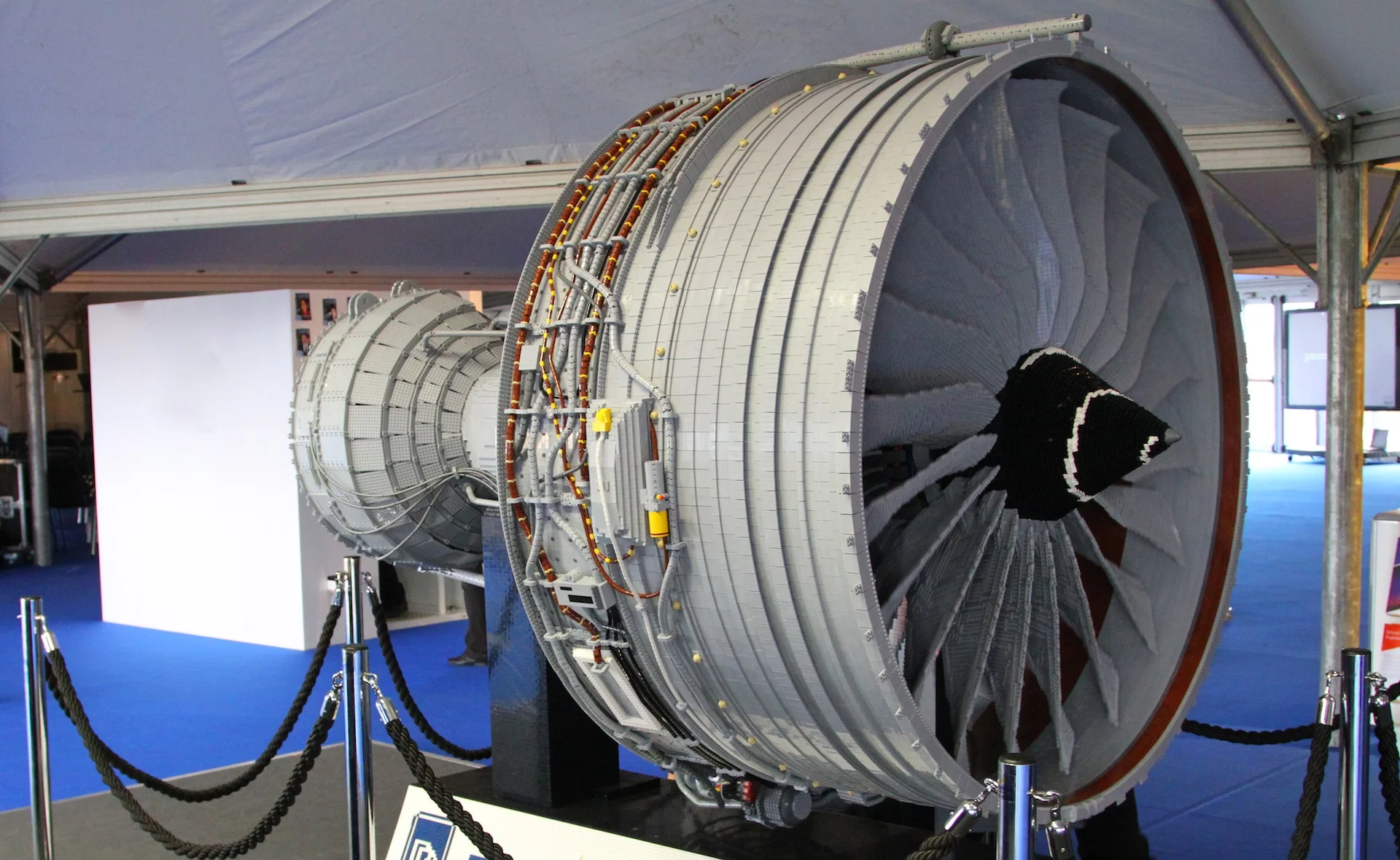 Rolls-Royce's LEGO jet engine is made from 152,455 standard LEGO bricks and parts (Photo: Gizmag)