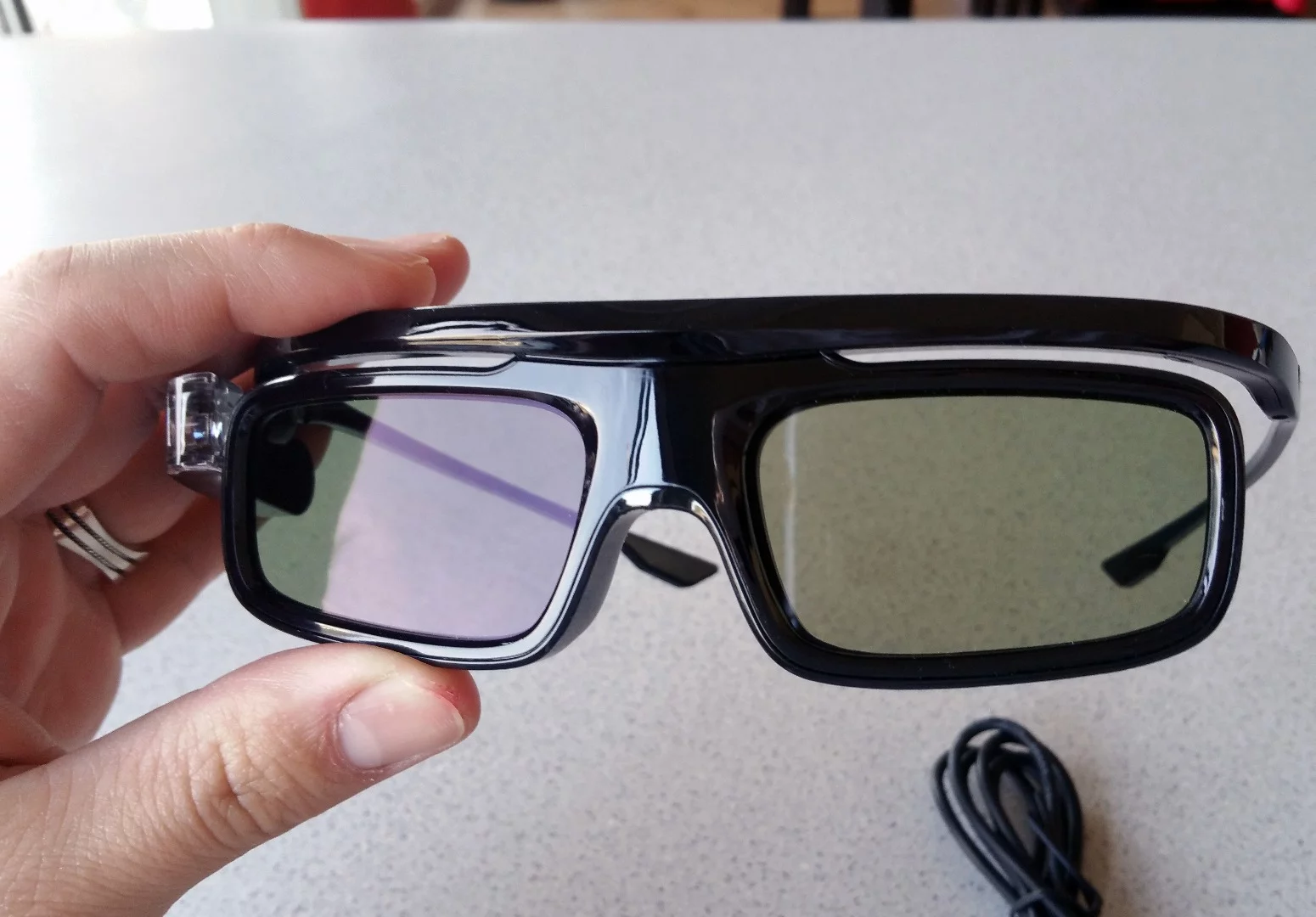 JmGO offers active shutter DLP-Link 3D glasses to go with the View projector