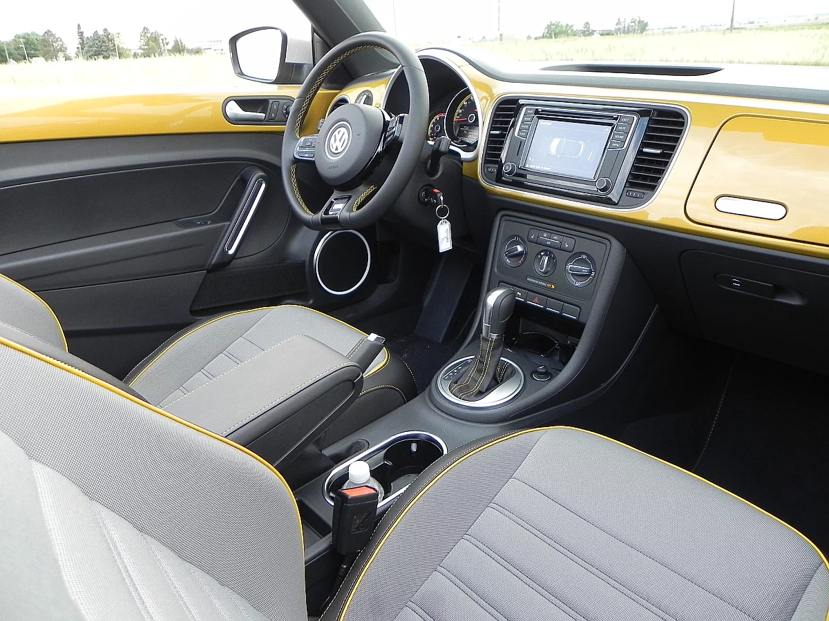 The small touchscreen in the Beetle Dune is aided by a proximity sensor that senses a nearby hand or finger and changes the display’s focus to make selections easier