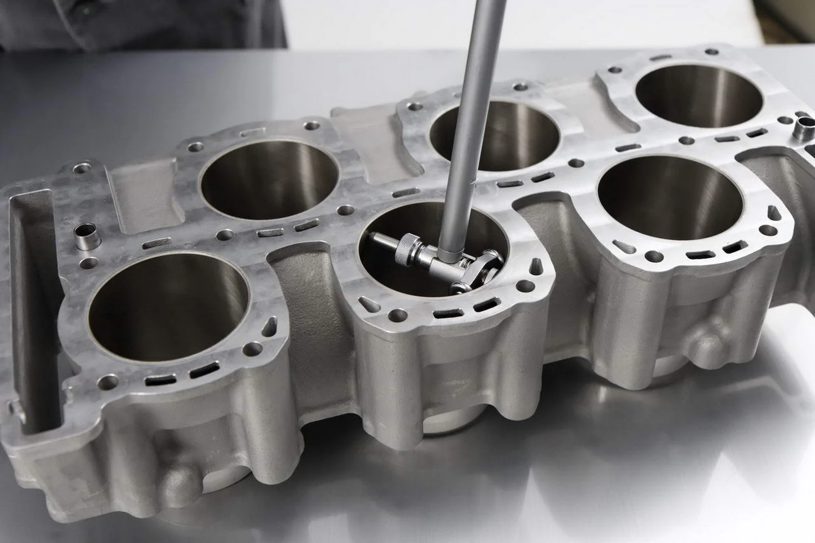 Configuring the cylinders in a very narrow 15 degree angle allows for a very compact design, not much bigger that a typical inline-four engine