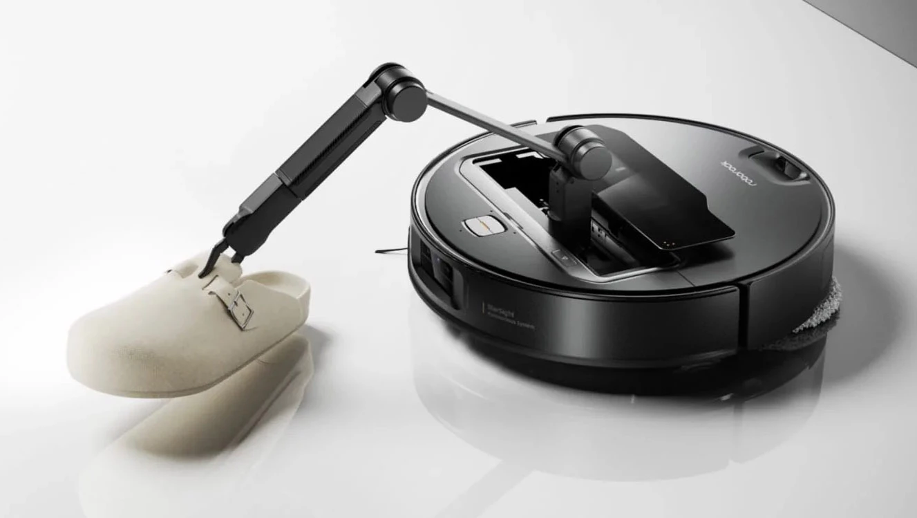 It's a pretty compact robot arm, but it still takes up some space in a very compact chassis