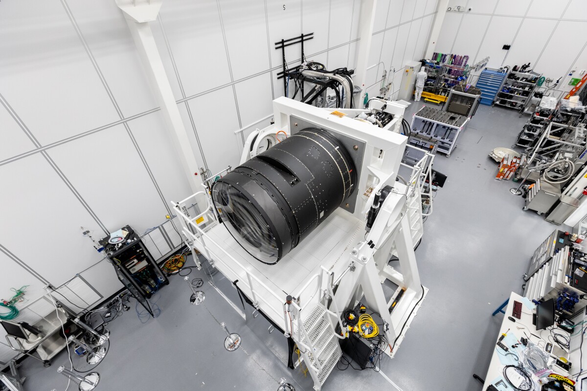 Cutting-edge Astronomy Camera Set to Unveil Cosmic Secrets ?url=http%3A%2F%2Fnewatlas Brightspot.s3.amazonaws.com%2F8d%2Fbb%2F5a0dca7047b382229657187b4074%2Flsst Camera From Above