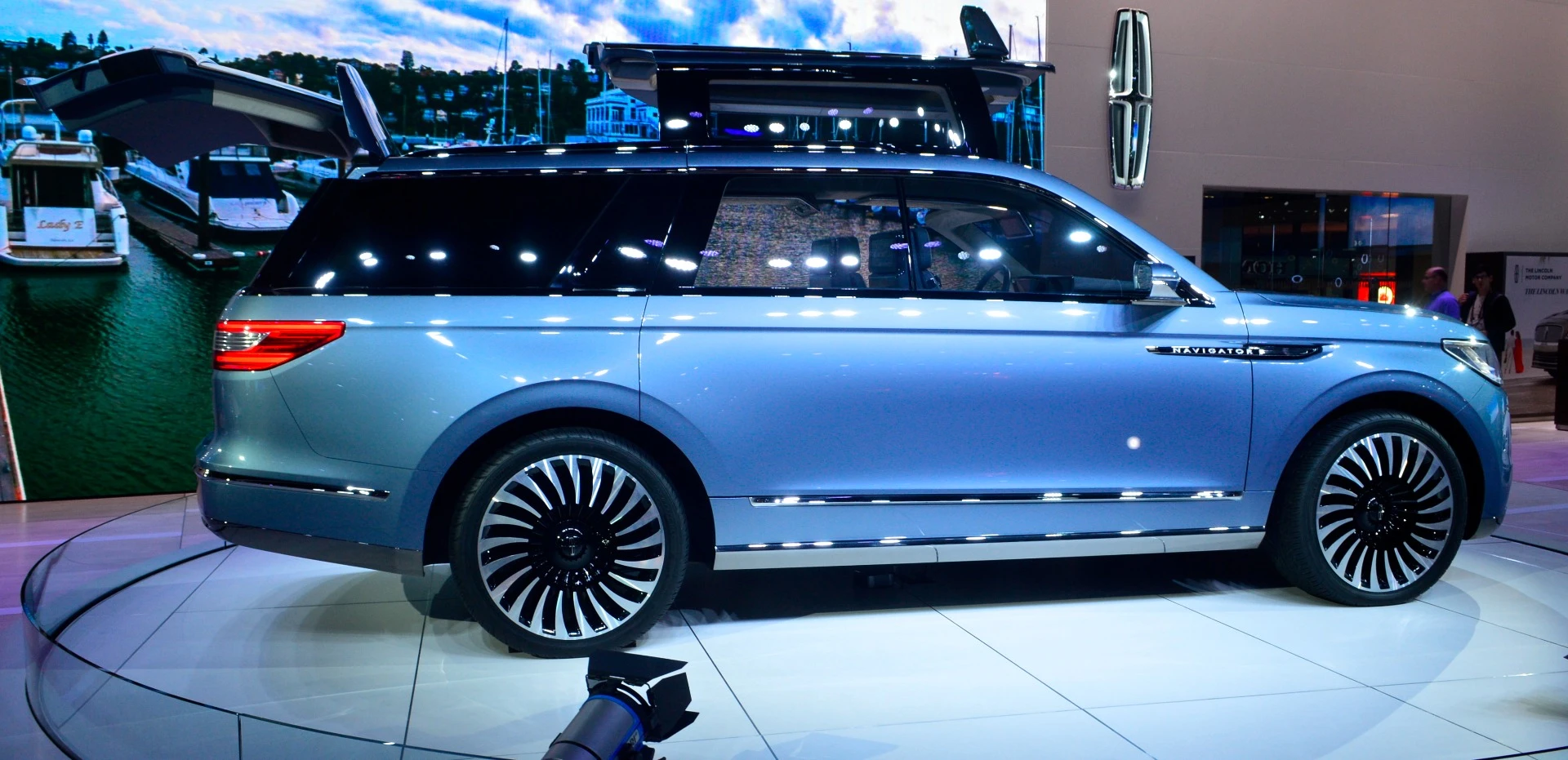 Lincoln debuted the Navigator Concept at the 2016 New York Auto Show and displays it here in LA