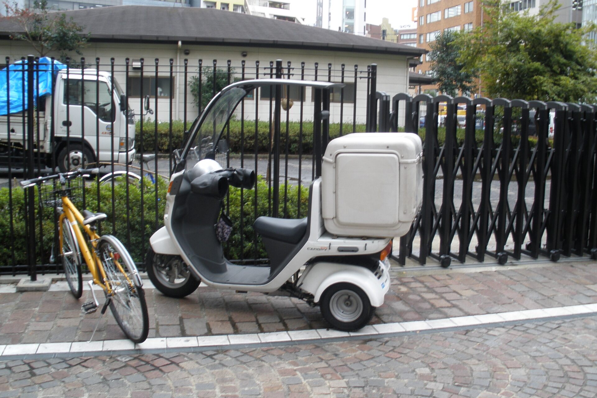 Honda’s 50cc threewheeled Gyro cargo scooter