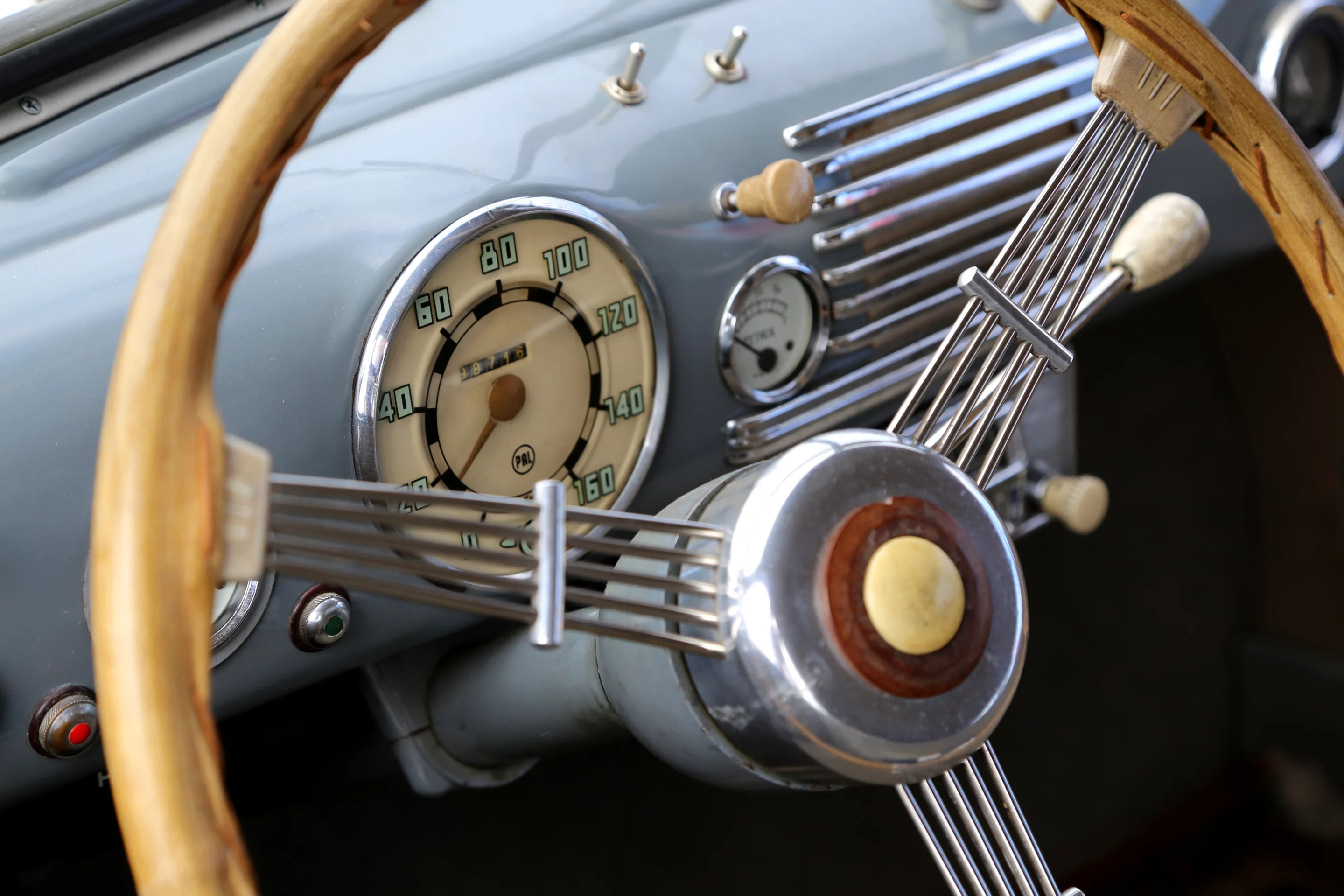 Beautiful art deco treatments reside inside the cabin of the Tatra (Photo: Angus MacKenzie/Gizmag.com)