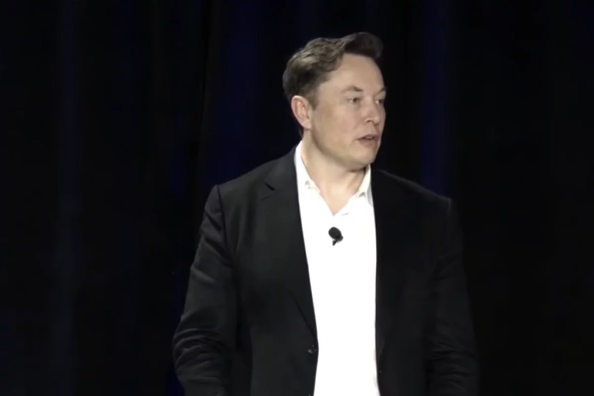 Elon Musk addresses investors at Autonomy Day