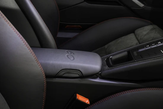 The center compartment lid has an embossed “60”