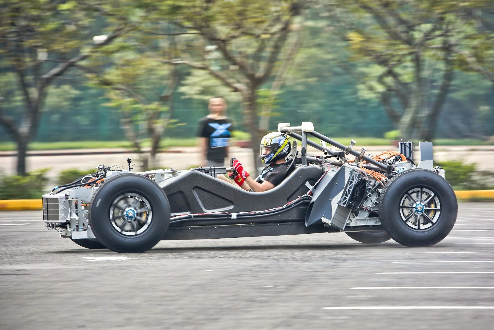 A limited production run is scheduled to begin in 2019, with a purchase price of around US$1 million expected