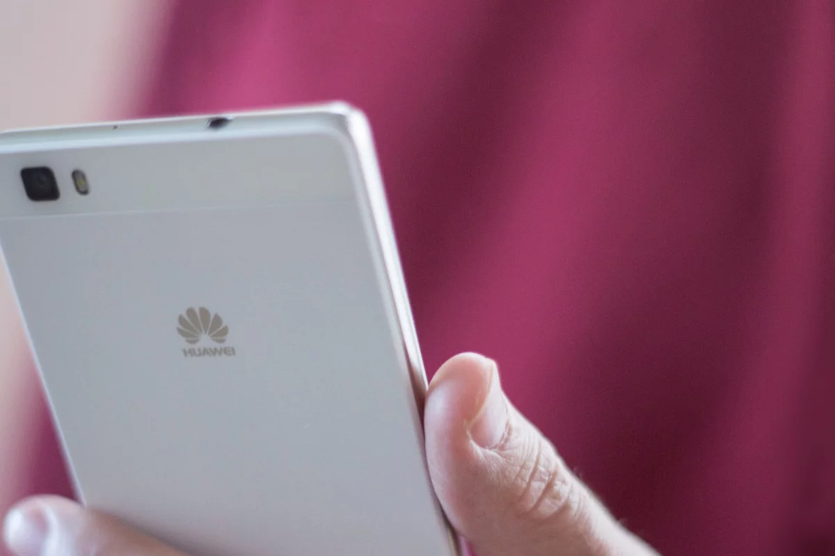 Gizmag reviews the Huawei P8 lite, a solid value for $250 unlocked and full retail