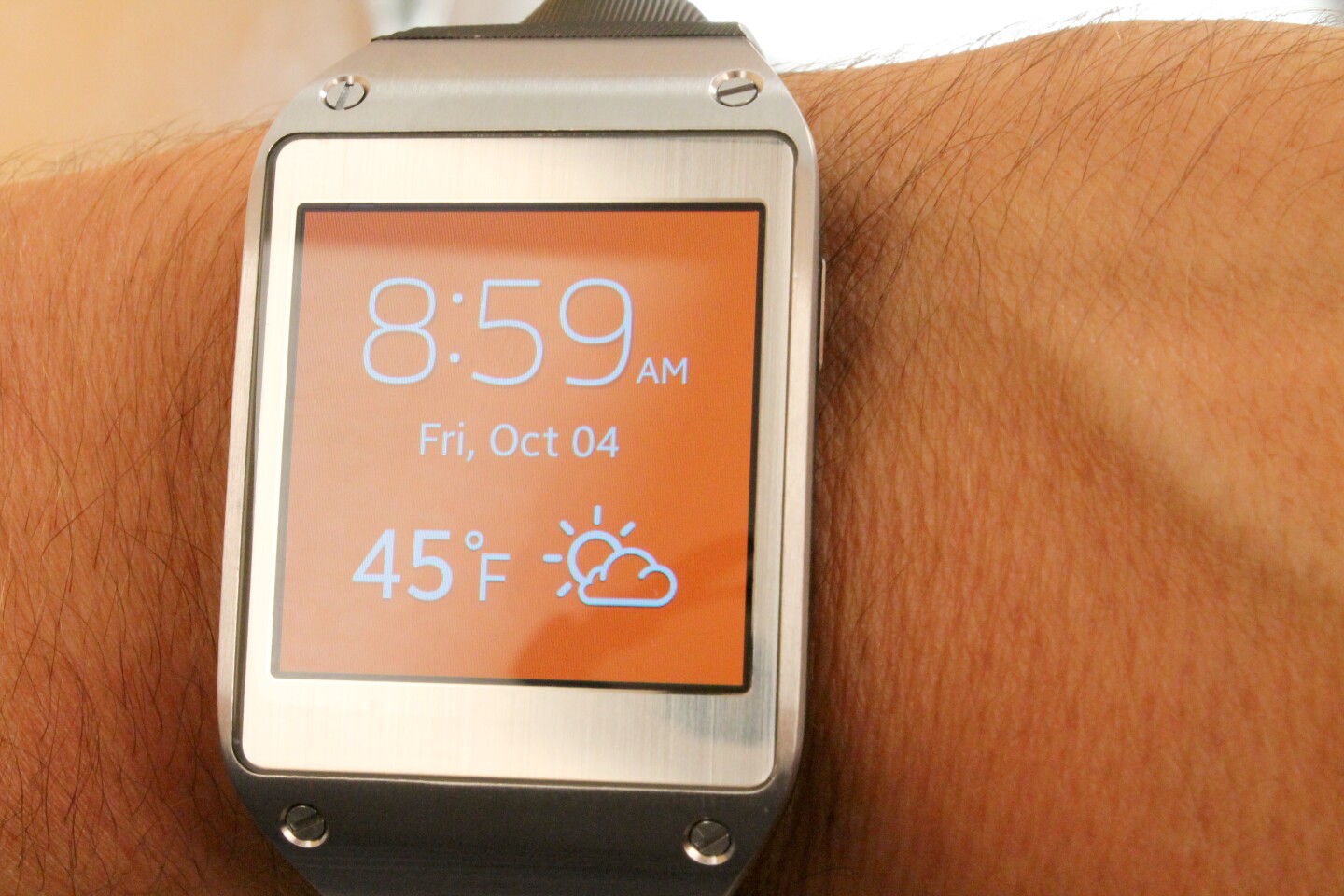 The orange background should look stunning with the orange-colored Gear (we reviewed the jet black model)