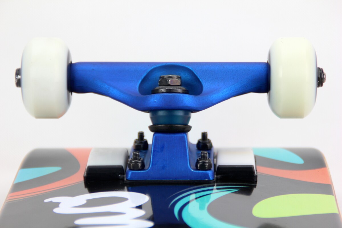 Measuring 1 mm (.03 in) thick and 50 g (1.7 oz) in weight, the company are confident riders won't notice a difference when riding with the device attached to their board