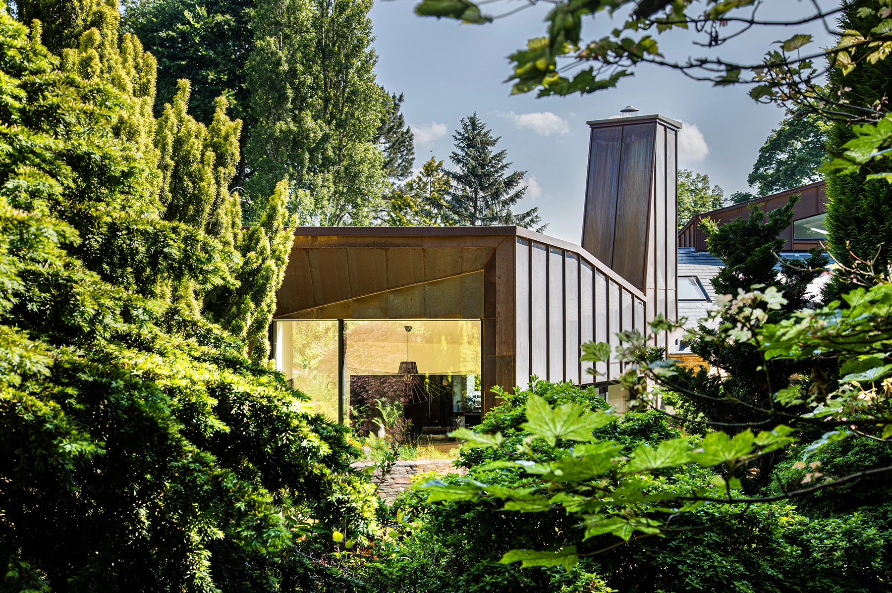 Ravine House was designed by Chiles Evans + Care Architects Ltd and is located in Derbyshire. It extended a quirky 1967 house on the site and now includes solar panels and an airtight skin, reducing cooling and heating loads