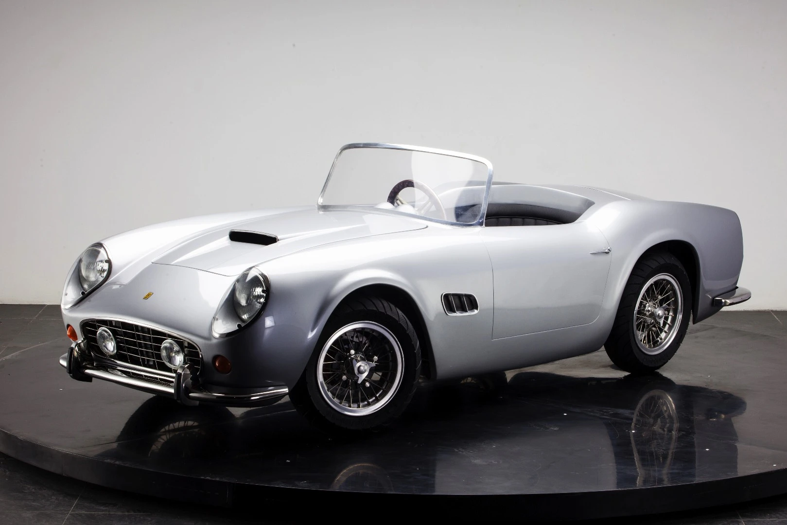 Harrington Group's 250 California Spyder retails for £7,999, US$12,399 or €11,299 depending on the customer 's preferred currency, with shipping costs on top of that