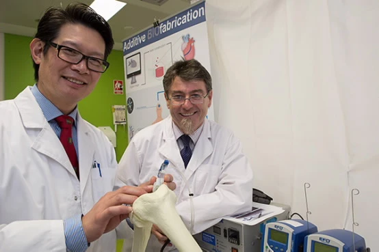 Professor Peter Choong (left) with Professor Gordon Wallace and the BioPen