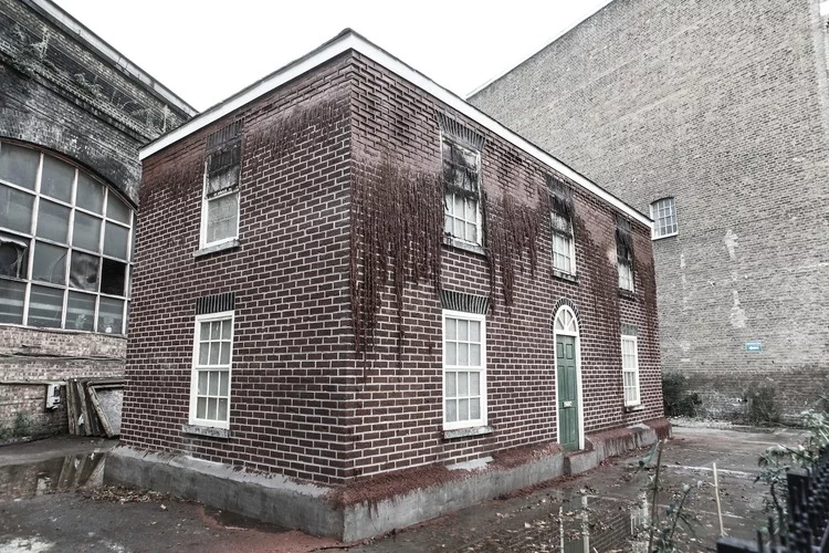 The wax will melt over 30 days until all that remains is a roof sat atop a pile of melted wax (Photo: Tommophoto)