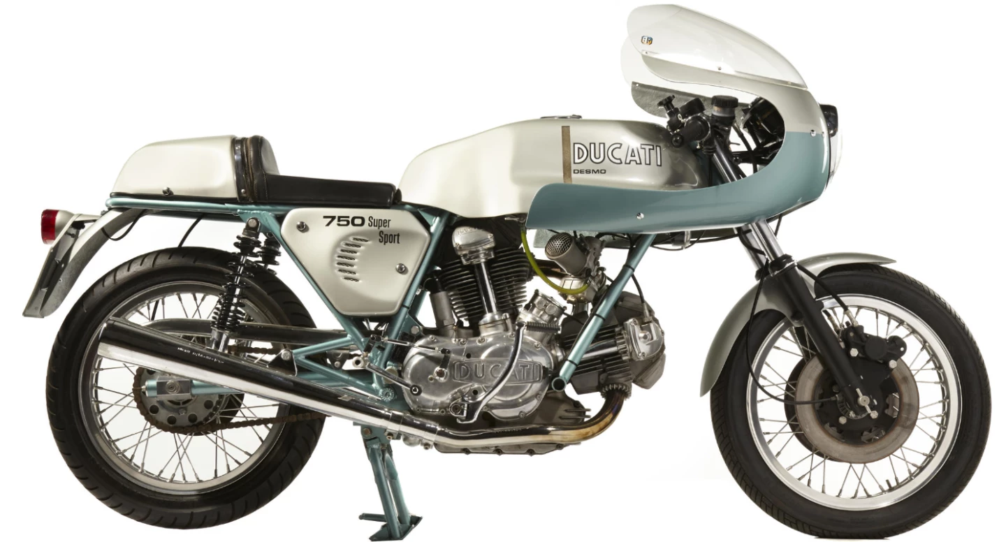 Just over 400 of the 750SS Green Frame street versions were produced in 1973-74, and such was the rush to put each of them on the racetrack, it’s logical that not many remain in original condition. This complete and correctly restored 1973 Ducati 750SS from the Silverman Museum sold for US$137,000 in January, 2014 at Bonhams’ Las Vegas auction