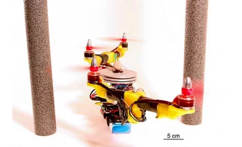 The Quad-Morphing drone goes through a gap