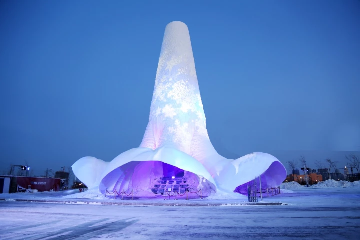 The team of students and professors involved in the Flamenco Ice Tower hail from Eindhoven University of Technology and Summa College in the Netherlands, and the Harbin Institute of Technology, China