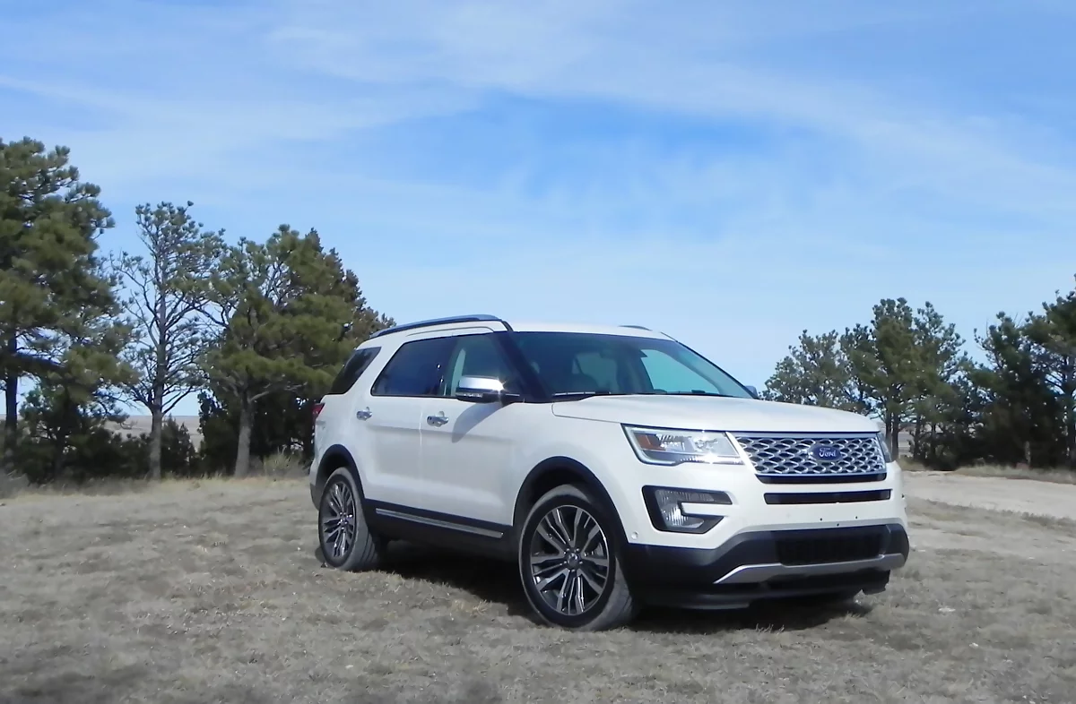The sporty 3.5-liter, turbocharged six-cylinder EcoBoost engine and optional four-cylinder turbo engine are aided by a tighter suspension and more nimble road feel