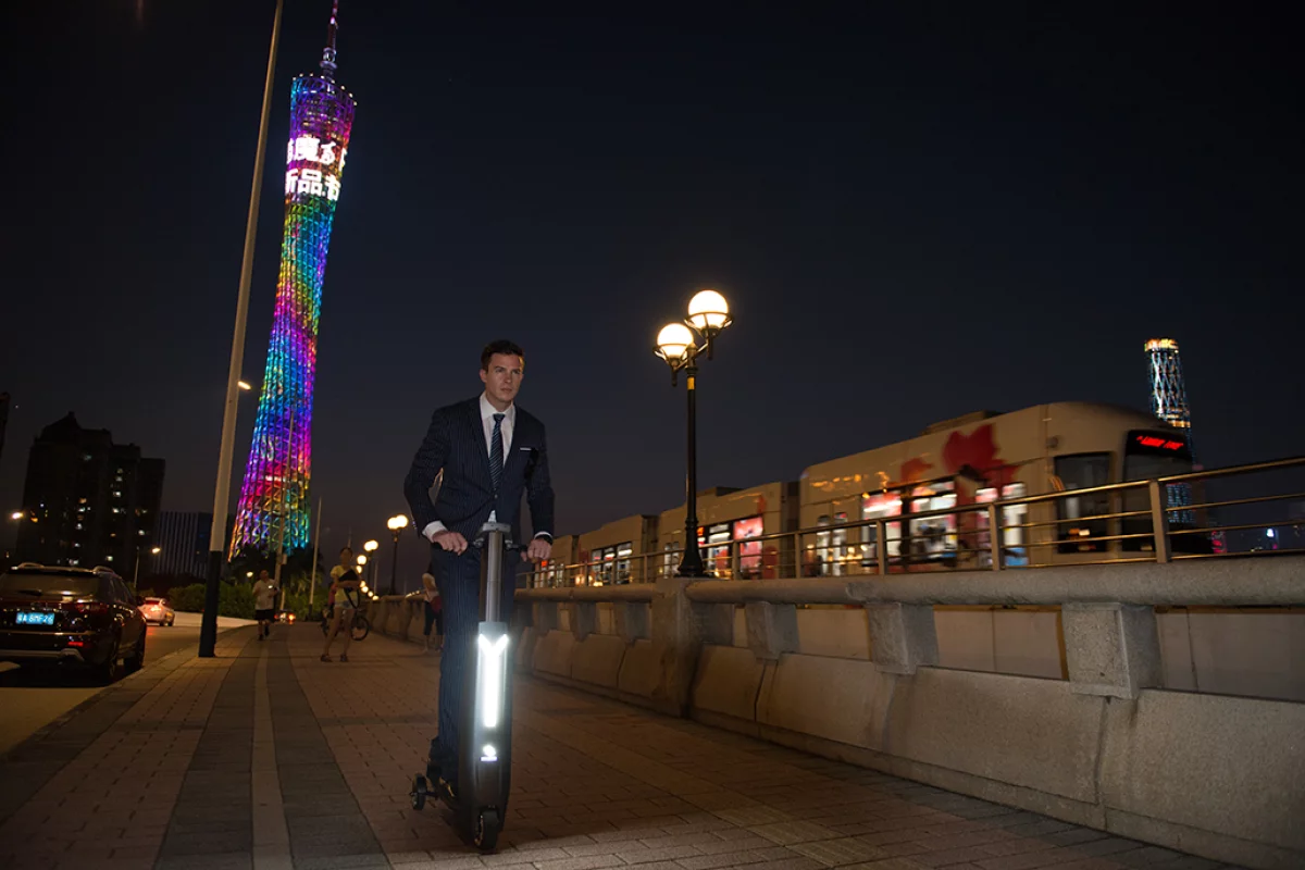 It gets dark by quittin' time in winter, but that's no problem thanks to the integrated LED light