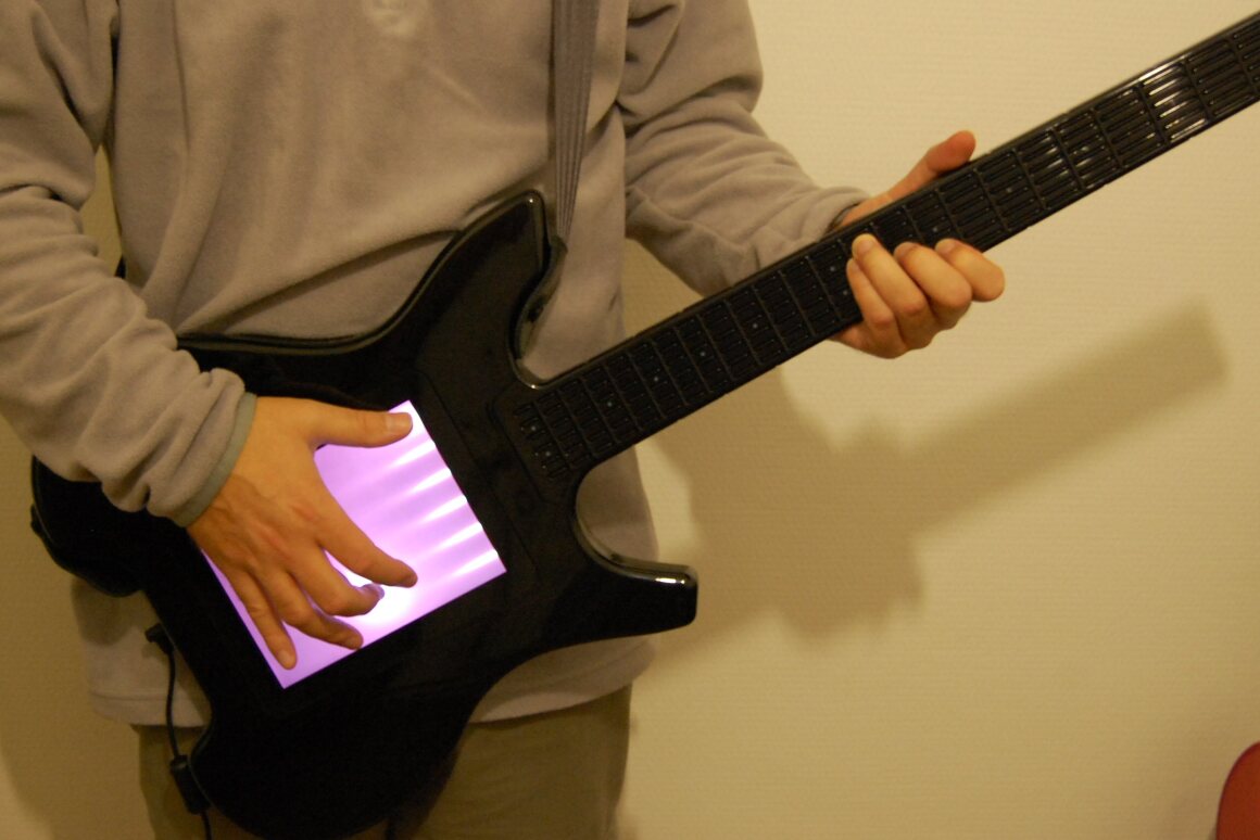 Review The Kitara digital guitar synthesizer
