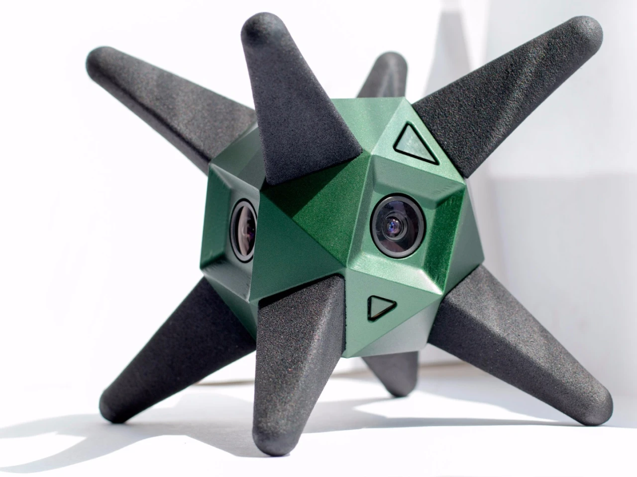 While (very) loosely spherical in shape, the camera features angled faces so that it can be either fixed to tripod mounts or plonked down by itself on flat surfaces