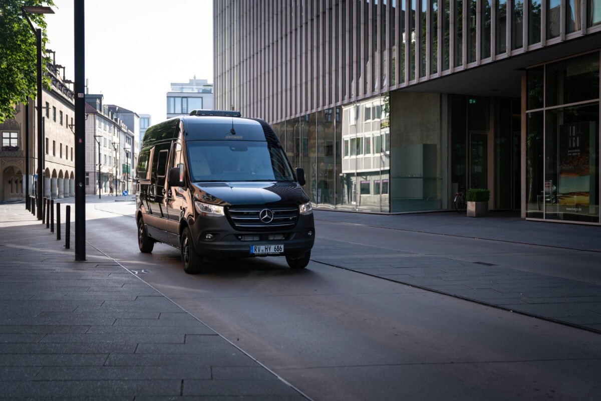 The black-on-black Free S 600 feels perfectly comfortable in the city but is ready to escape at a moment's notice