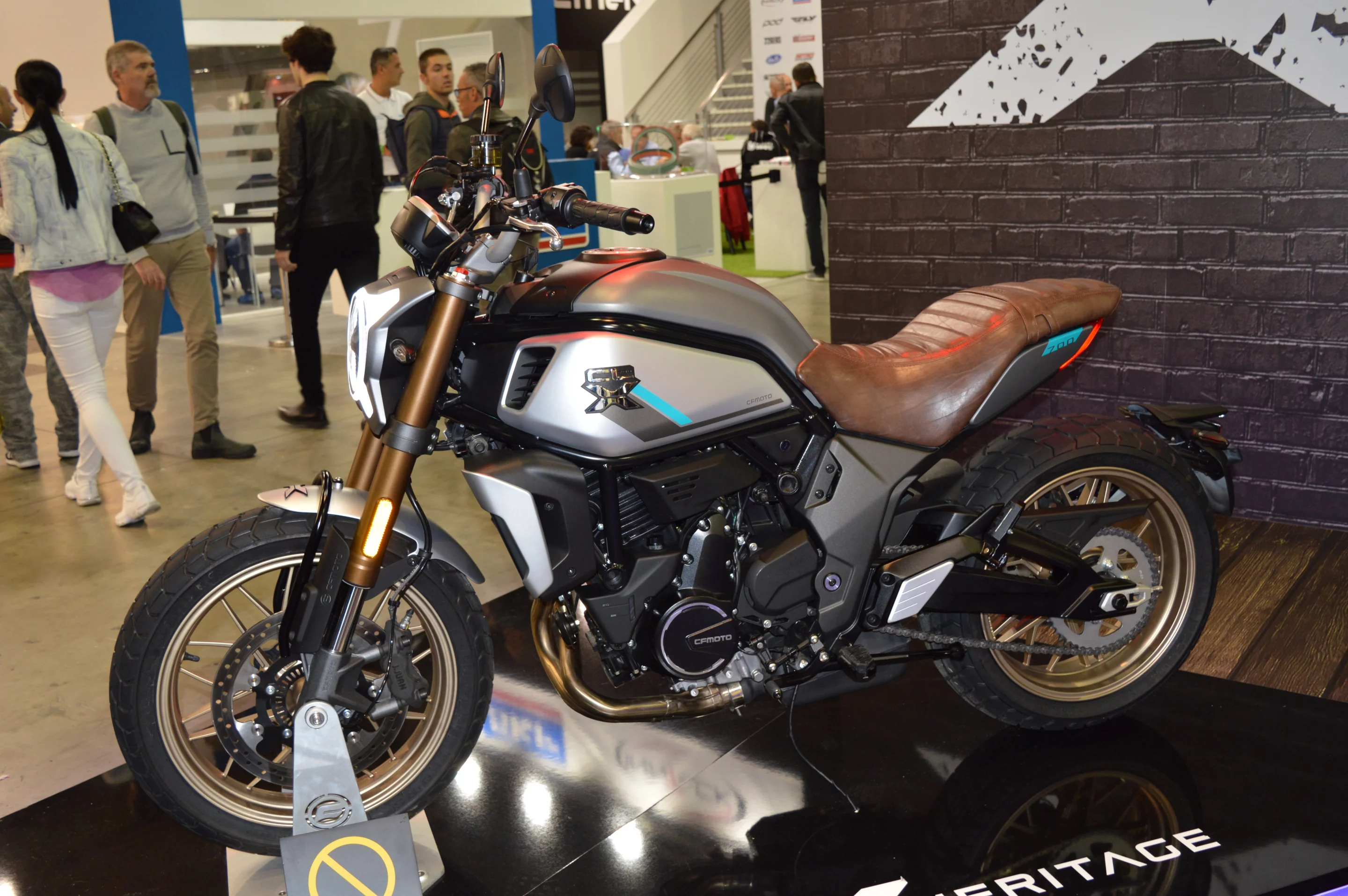 CF Moto revealed its new inline twin 700cc engine, powering a new series of models under the CL-X name. This is the roadster version