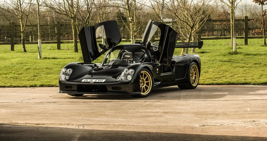 The Ultima Evolution has upwards opening doors