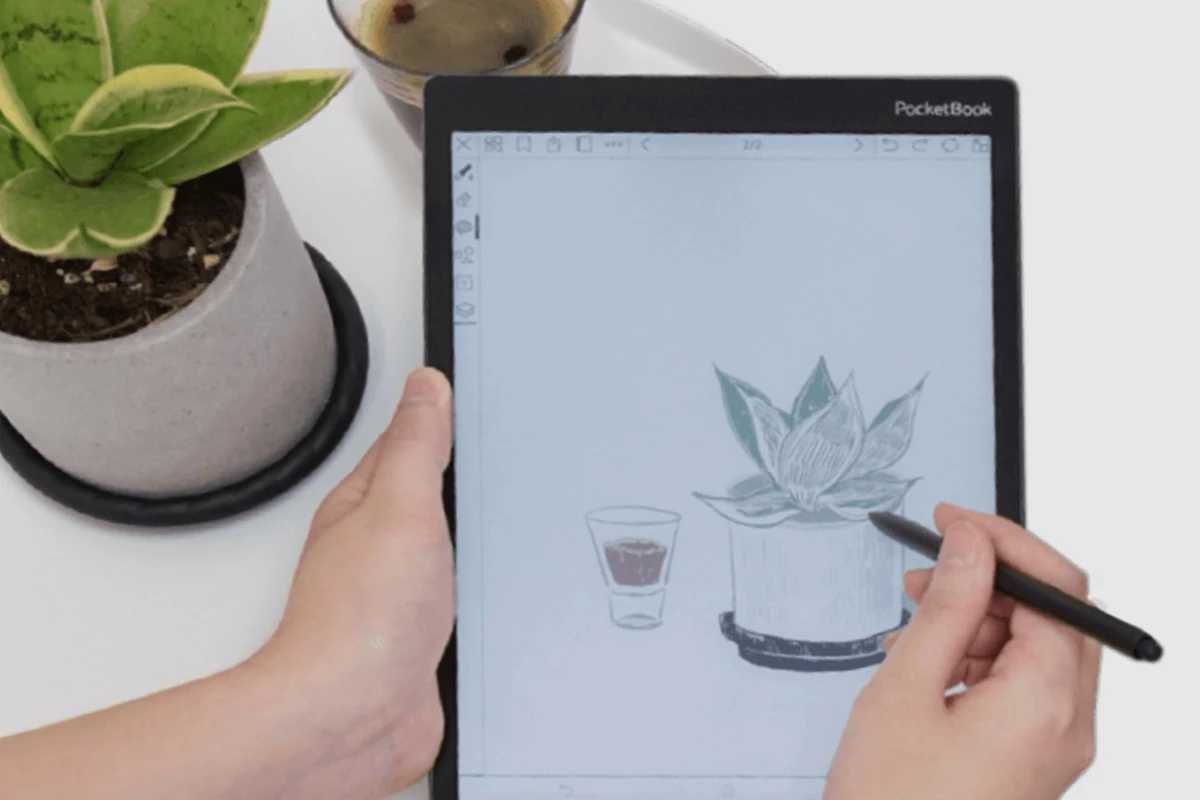 The Readmoo PocketBook Color Note Joint Edition features a 10.3-inch Kaleido 3 color E Ink display